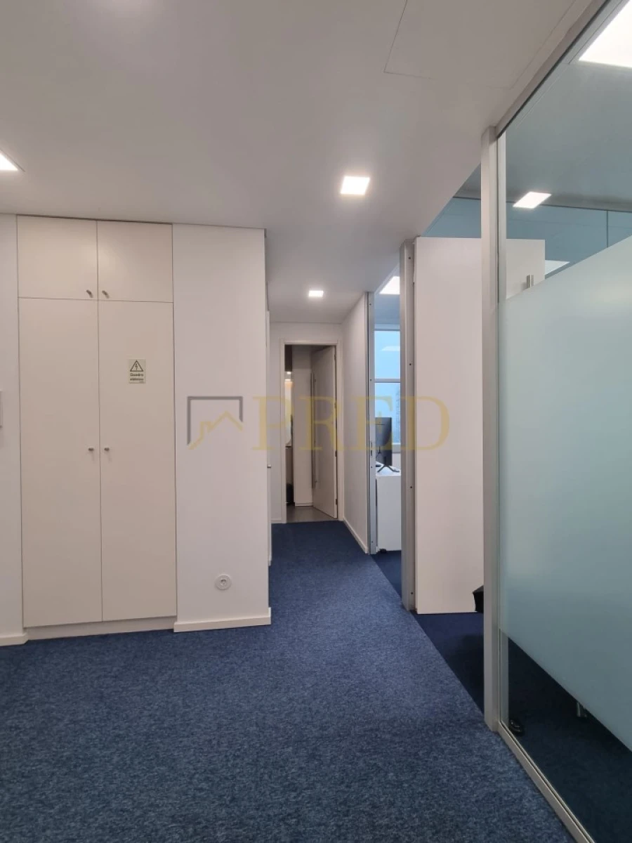 Escritório para Arrendamento em Santa Marinha e São Pedro da Afurada Foto 9