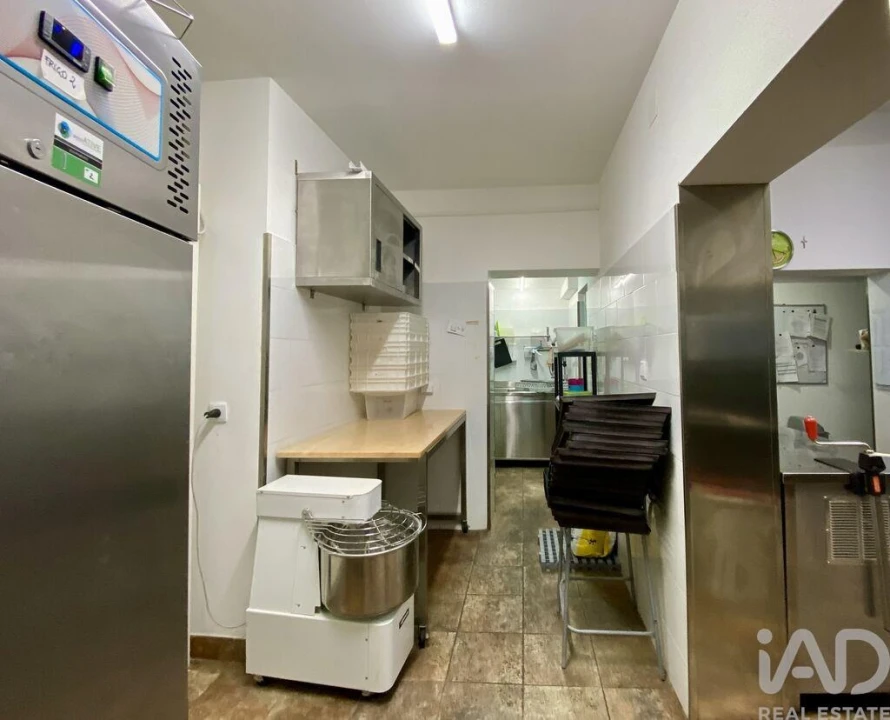 Loja para Arrendamento em Areeiro Foto 9