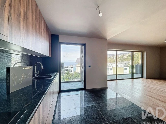 Apartamento T3 para Venda em São Martinho Foto 8