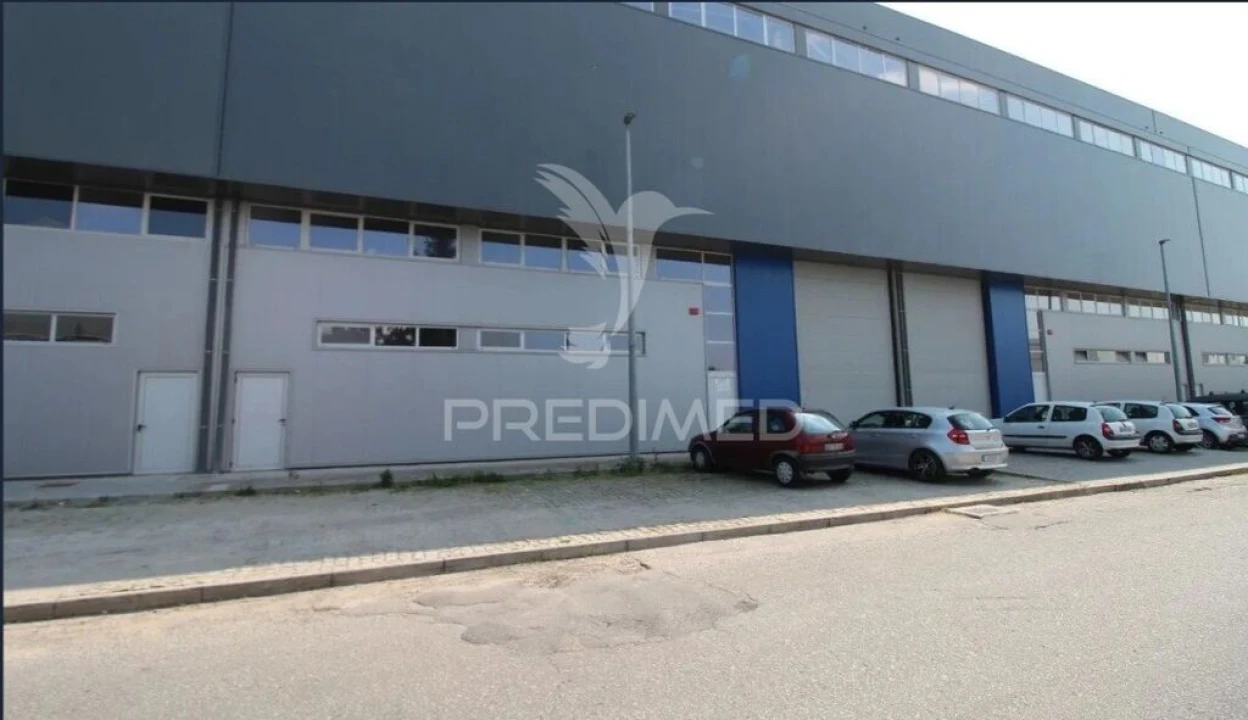 Armazém para Arrendamento em Azurem Foto 3
