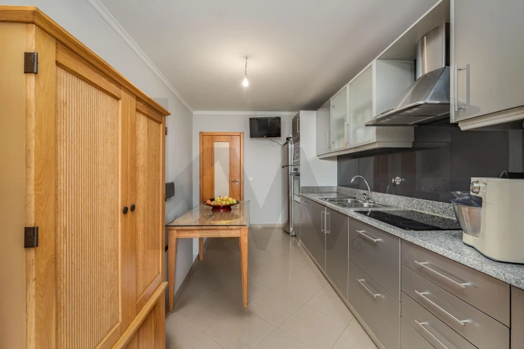 Apartamento T1 para Venda em Caniço Foto 5