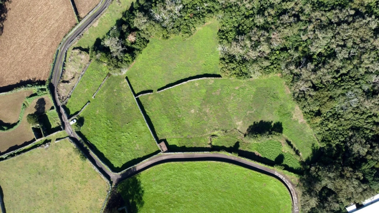 Terreno para Venda em Rabo de Peixe Foto 21