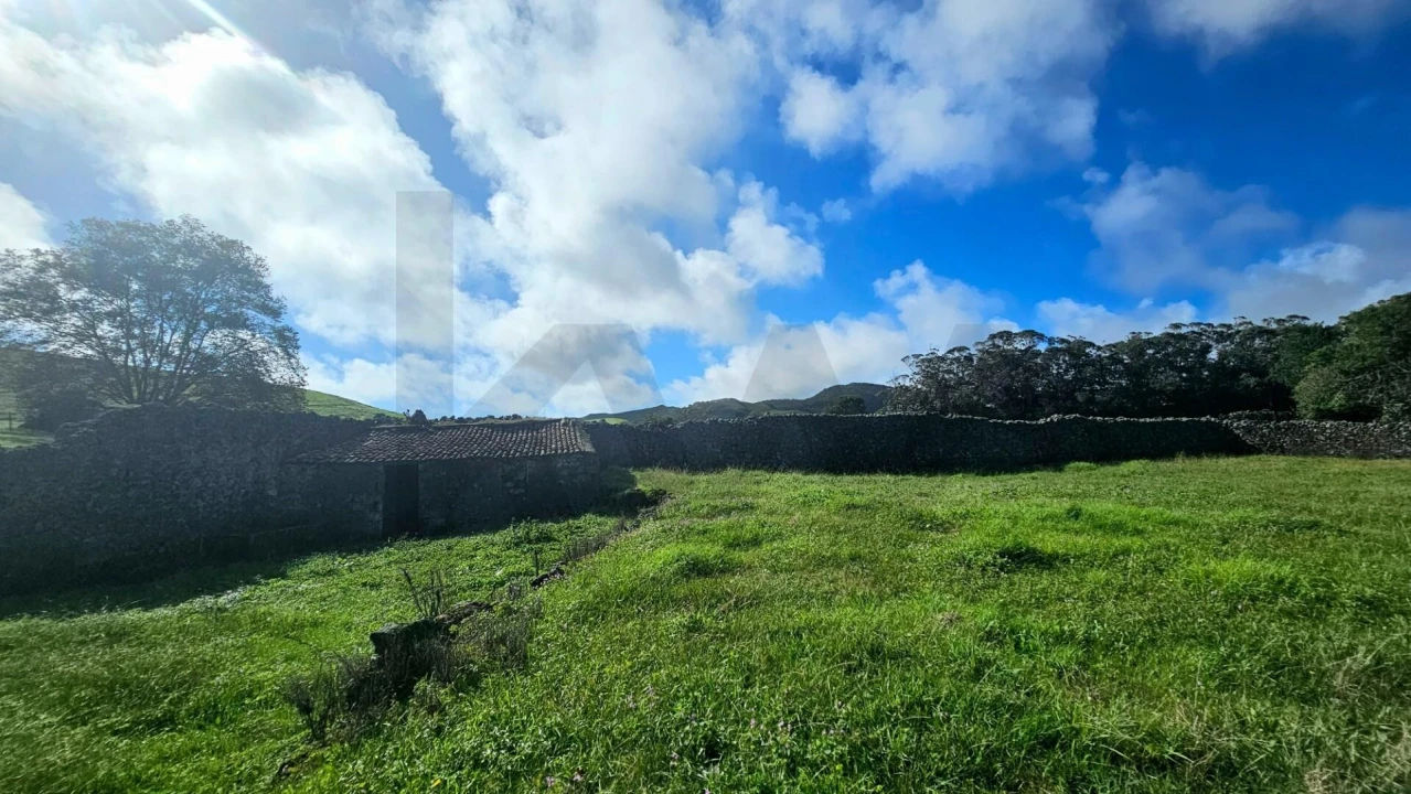 Terreno para Venda em Rabo de Peixe Foto 16