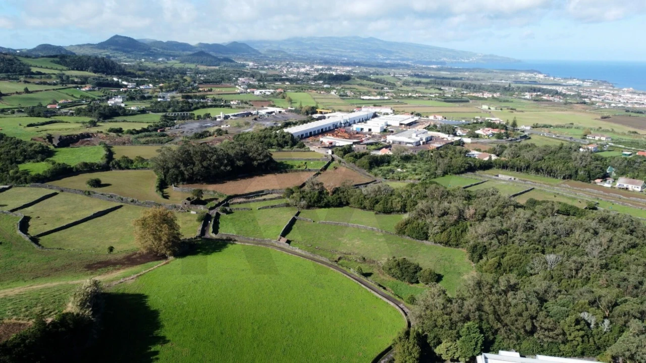 Terreno para Venda em Rabo de Peixe Foto 22