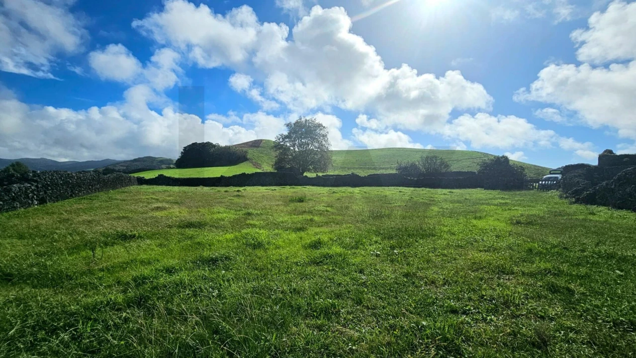 Terreno para Venda em Rabo de Peixe Foto 10