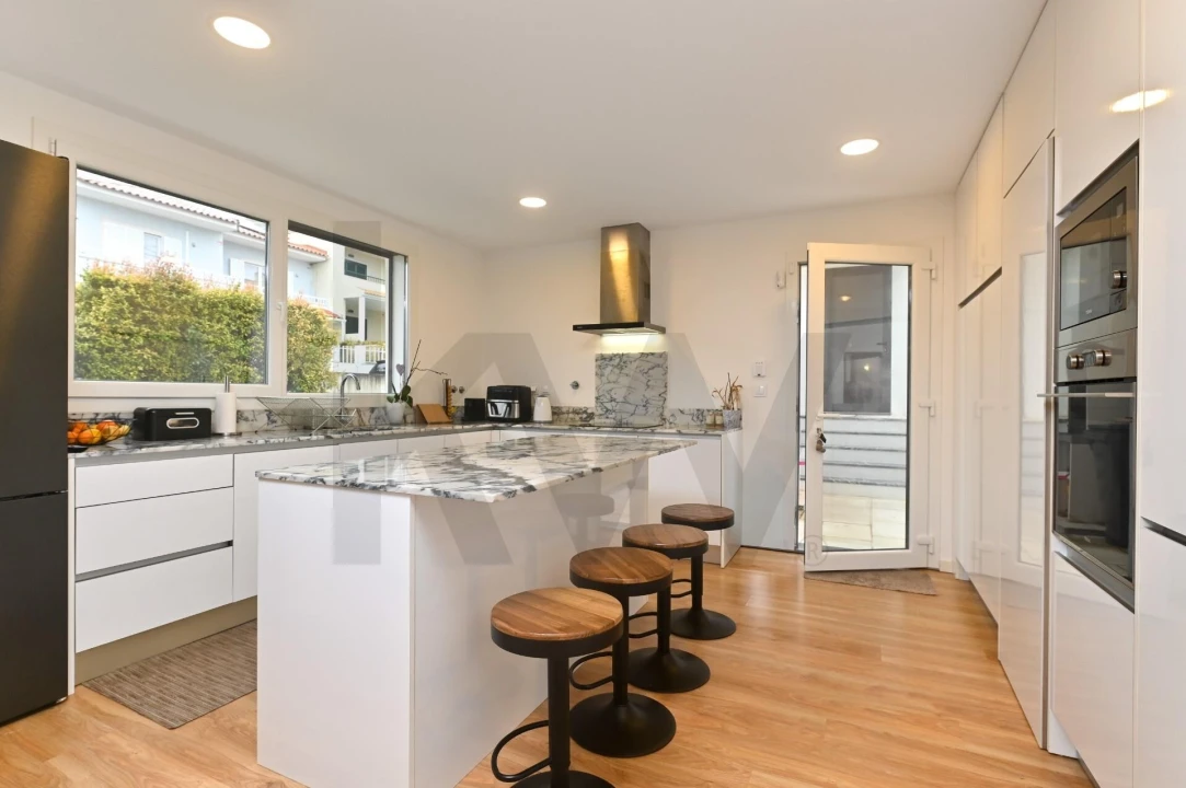 Moradia T3 para Venda em Porto Salvo Foto 1