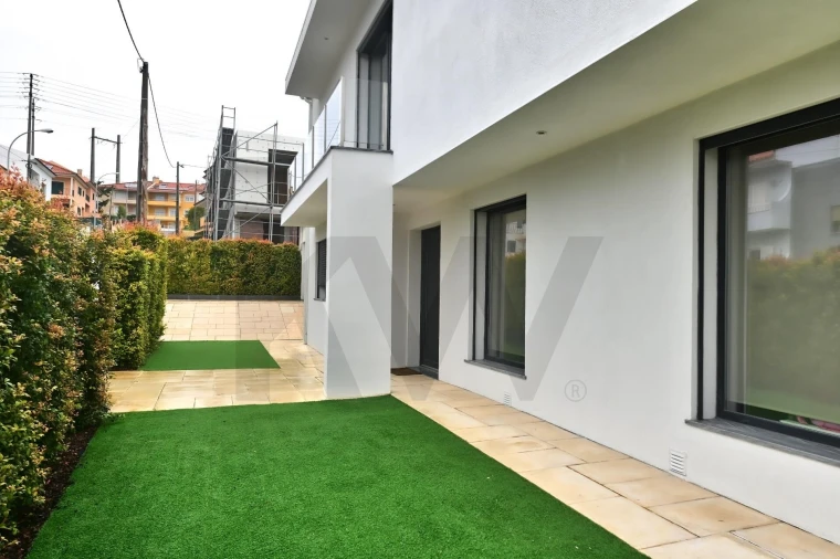 Moradia T3 para Venda em Porto Salvo Foto 31