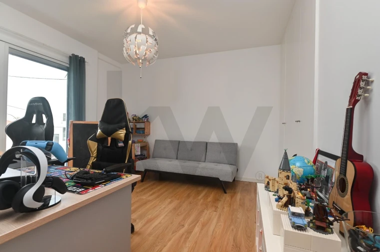 Moradia T3 para Venda em Porto Salvo Foto 23