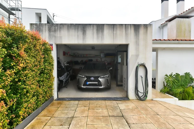 Moradia T3 para Venda em Porto Salvo Foto 28