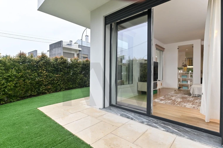 Moradia T3 para Venda em Porto Salvo Foto 32