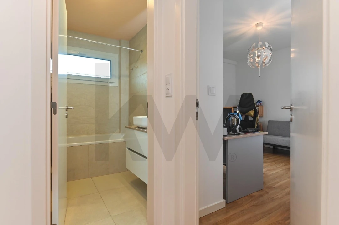 Moradia T3 para Venda em Porto Salvo Foto 24