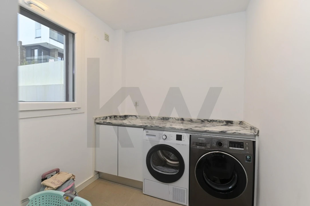 Moradia T3 para Venda em Porto Salvo Foto 4