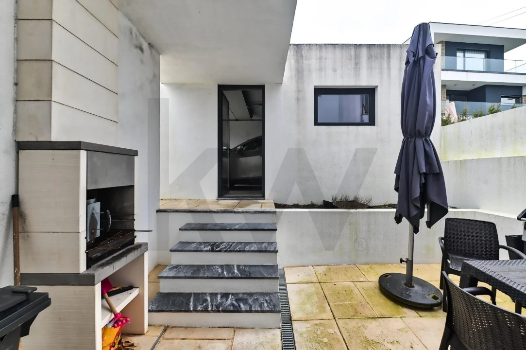 Moradia T3 para Venda em Porto Salvo Foto 26