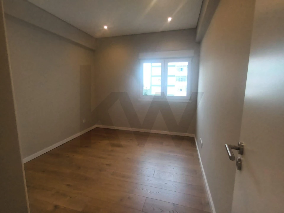 Apartamento T3 para Arrendamento em Charneca de Caparica e Sobreda Foto 14