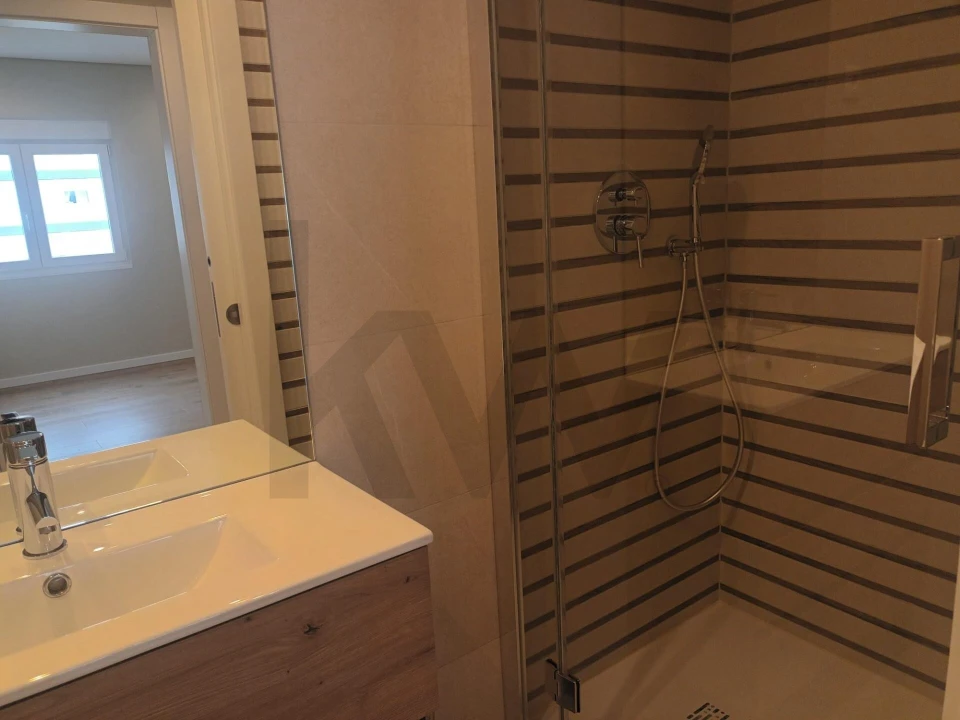 Apartamento T3 para Arrendamento em Charneca de Caparica e Sobreda Foto 9