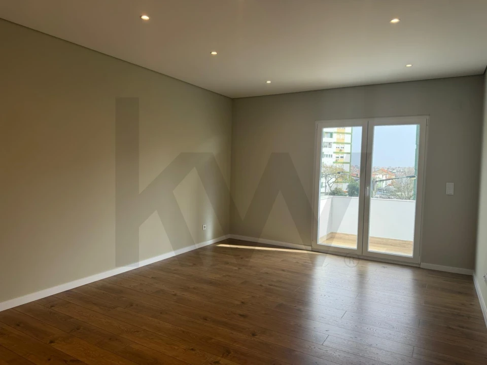 Apartamento T3 para Arrendamento em Charneca de Caparica e Sobreda Foto 3