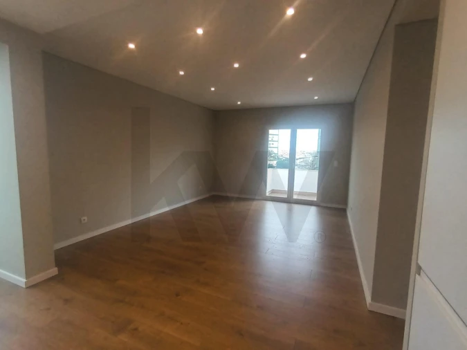 Apartamento T3 para Arrendamento em Charneca de Caparica e Sobreda Foto 4