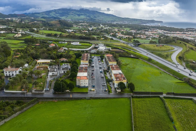 Apartamento T2 para Venda em Rosto do Cão (São Roque) Foto 24
