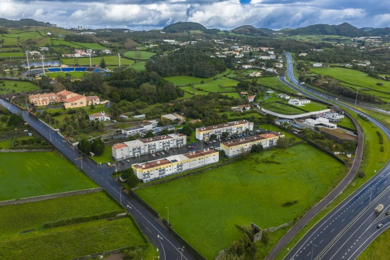 Apartamento T2 para Venda em Rosto do Cão (São Roque) Foto 25