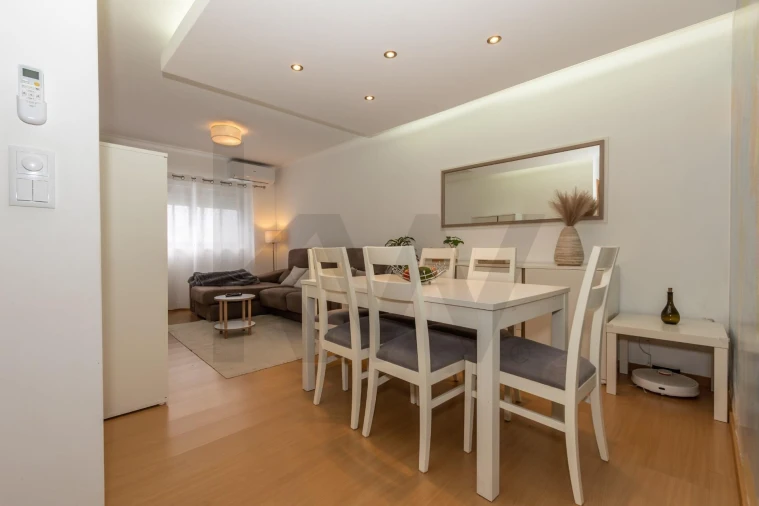 Apartamento T2 para Venda em Rosto do Cão (São Roque) Foto 7