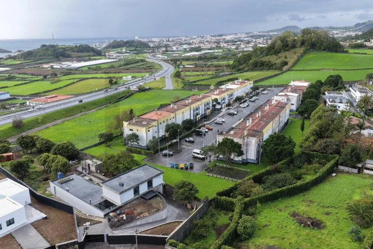 Apartamento T2 para Venda em Rosto do Cão (São Roque) Foto 33