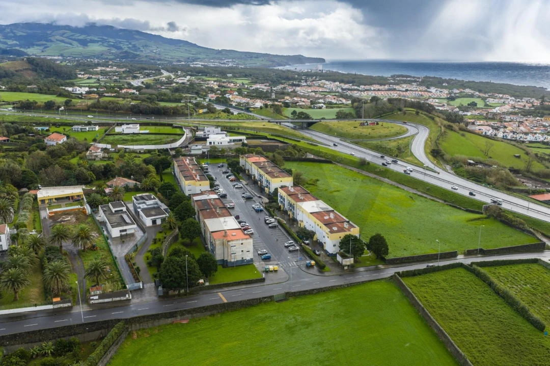 Apartamento T2 para Venda em Rosto do Cão (São Roque) Foto 23