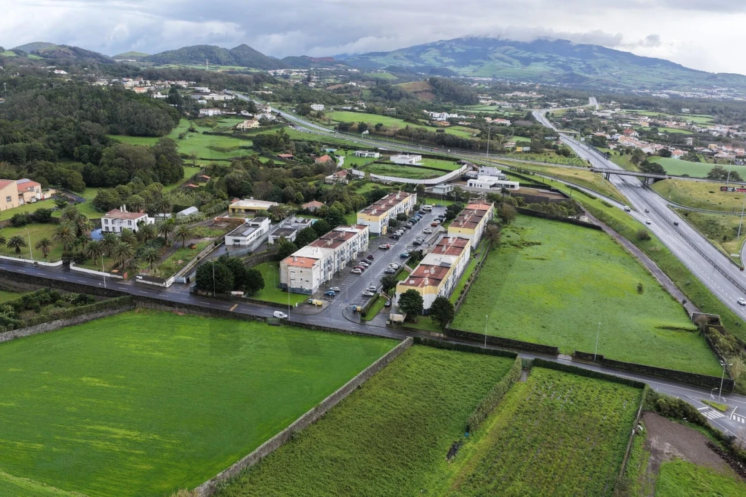 Apartamento T2 para Venda em Rosto do Cão (São Roque) Foto 30