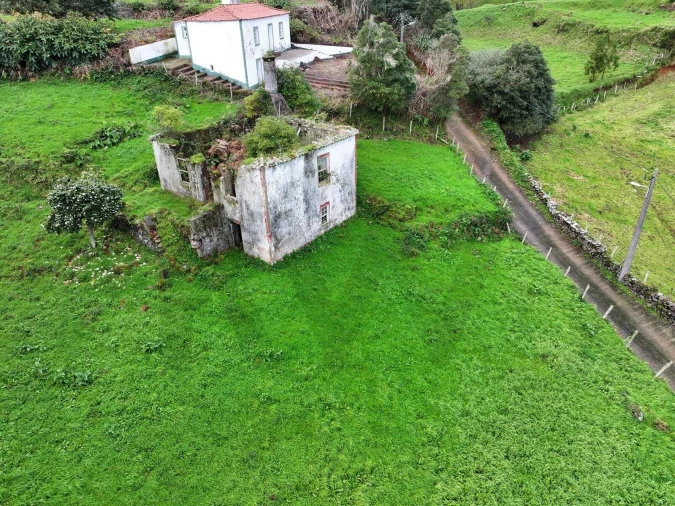 Moradia T2 para Venda em Santo Espirito Foto 3