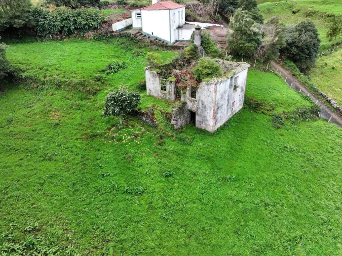 Moradia T2 para Venda em Santo Espirito Foto 1