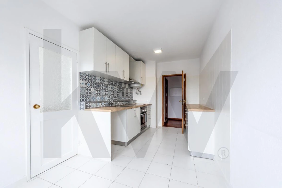 Apartamento T3 para Arrendamento em Lumiar Foto 8