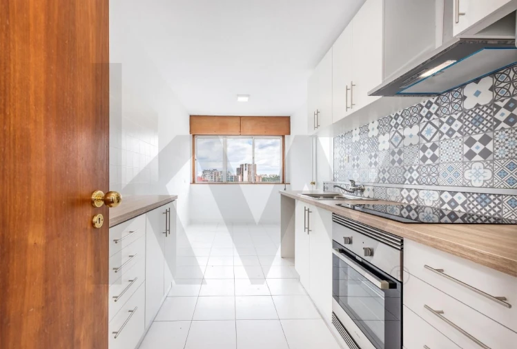 Apartamento T3 para Arrendamento em Lumiar Foto 9