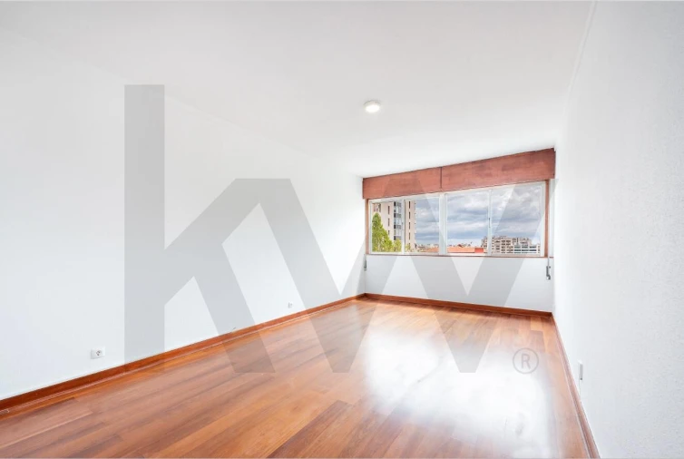 Apartamento T3 para Arrendamento em Lumiar Foto 12