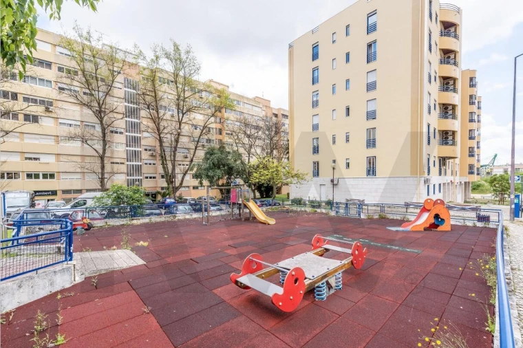 Apartamento T3 para Arrendamento em Lumiar Foto 3