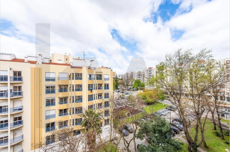 Apartamento T3 para Arrendamento em Lumiar Foto 2