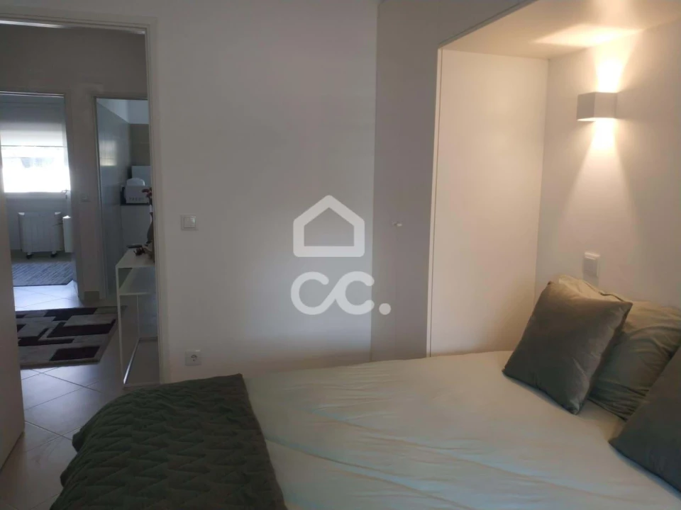 Apartamento T2 para Arrendamento em Santo Antonio dos Olivais Foto 15