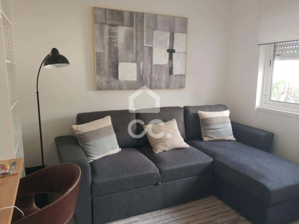 Apartamento T2 para Arrendamento em Santo Antonio dos Olivais Foto 8