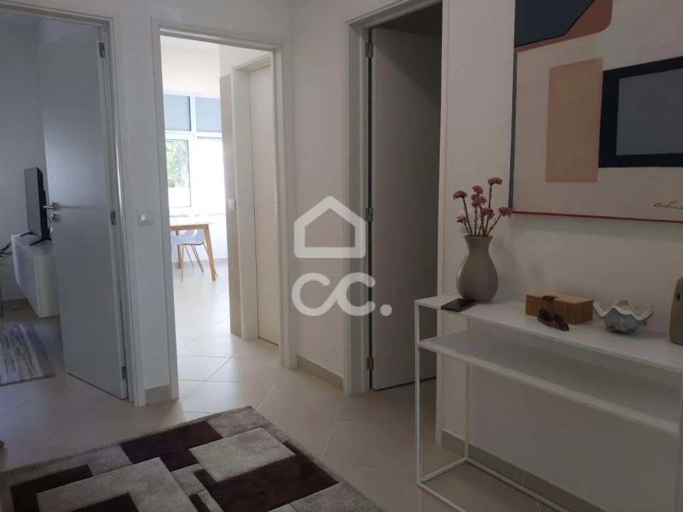 Apartamento T2 para Arrendamento em Santo Antonio dos Olivais Foto 1