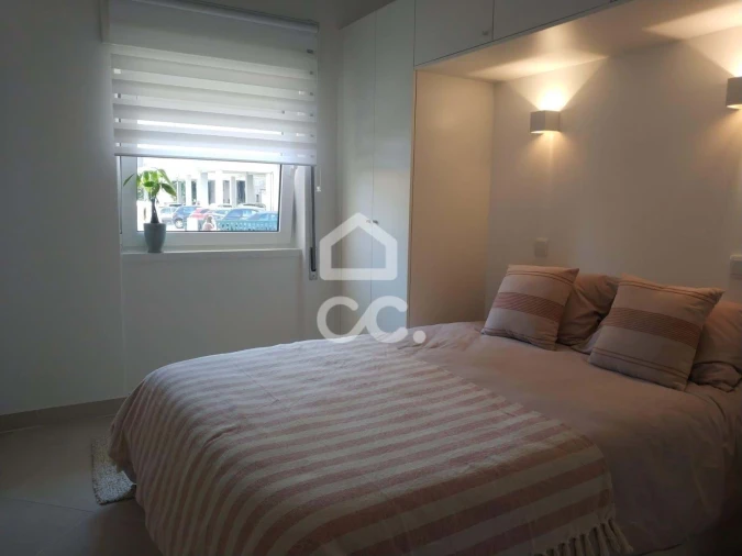 Apartamento T2 para Arrendamento em Santo Antonio dos Olivais Foto 10