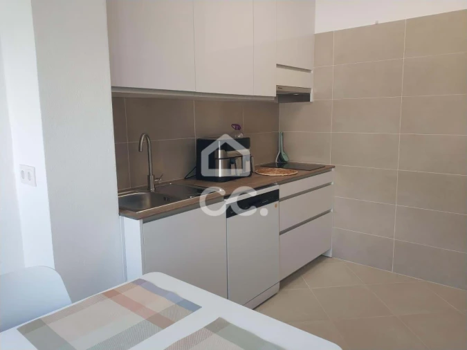 Apartamento T2 para Arrendamento em Santo Antonio dos Olivais Foto 3