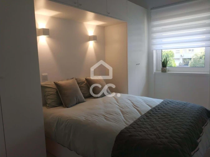 Apartamento T2 para Arrendamento em Santo Antonio dos Olivais Foto 14