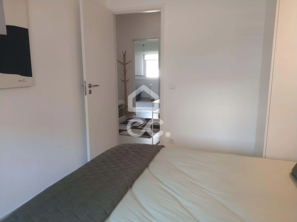 Apartamento T2 para Arrendamento em Santo Antonio dos Olivais Foto 13