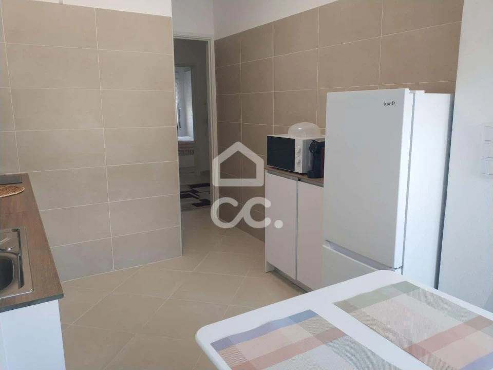 Apartamento T2 para Arrendamento em Santo Antonio dos Olivais Foto 4