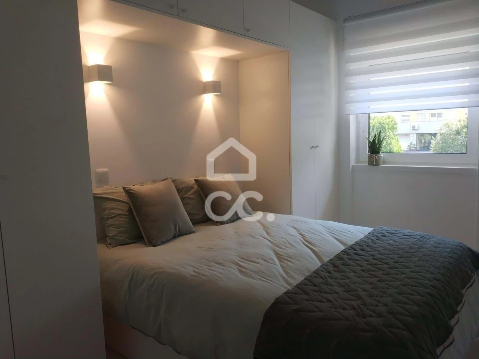 Apartamento T2 para Arrendamento em Santo Antonio dos Olivais Foto 14