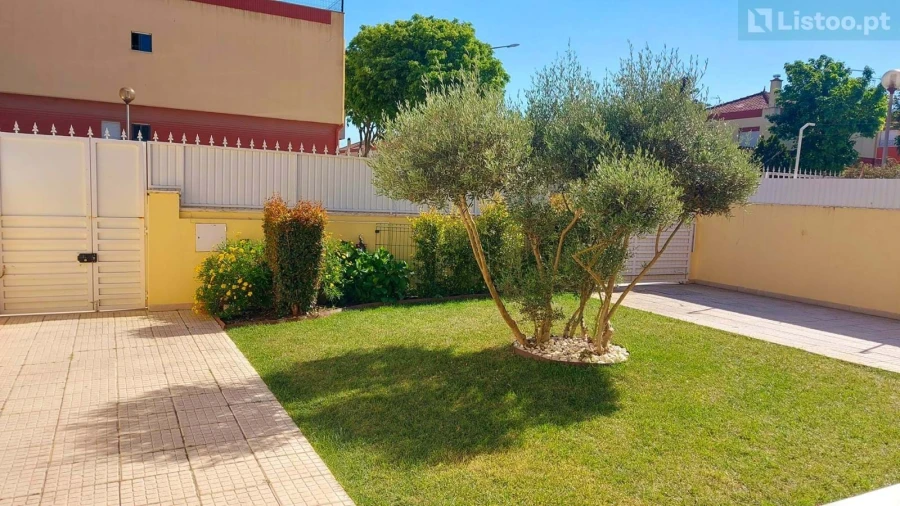 Moradia T4 para Venda em São Domingos de Rana Foto 27