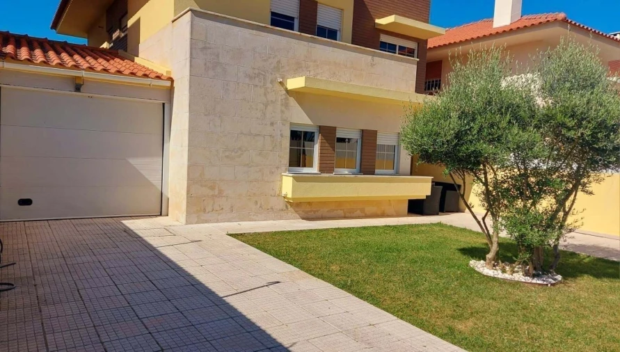 Moradia T4 para Venda em São Domingos de Rana Foto 1