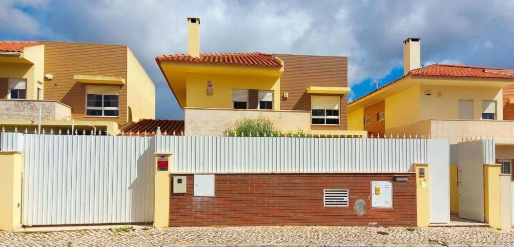 Moradia T4 para Venda em São Domingos de Rana Foto 3