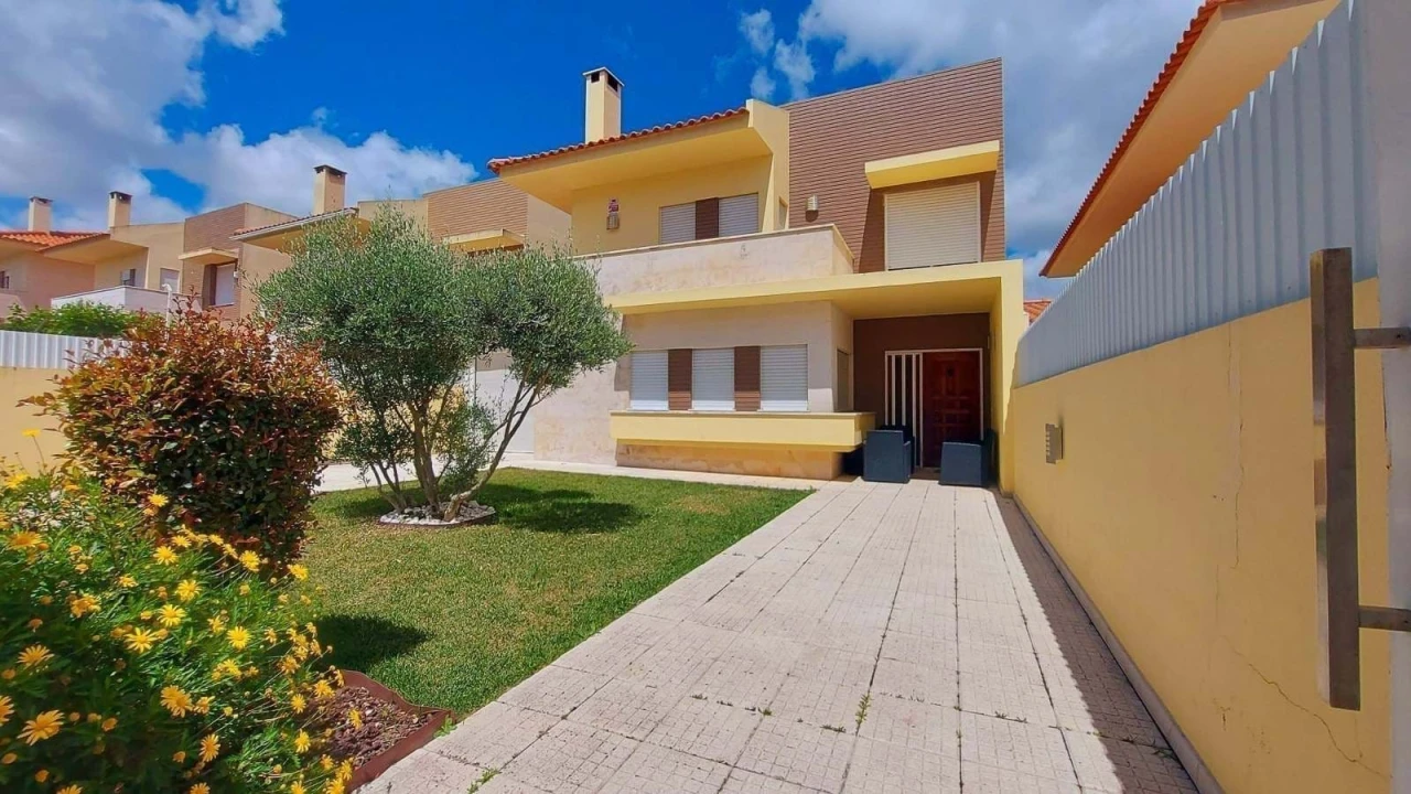 Moradia T4 para Venda em São Domingos de Rana Foto 2