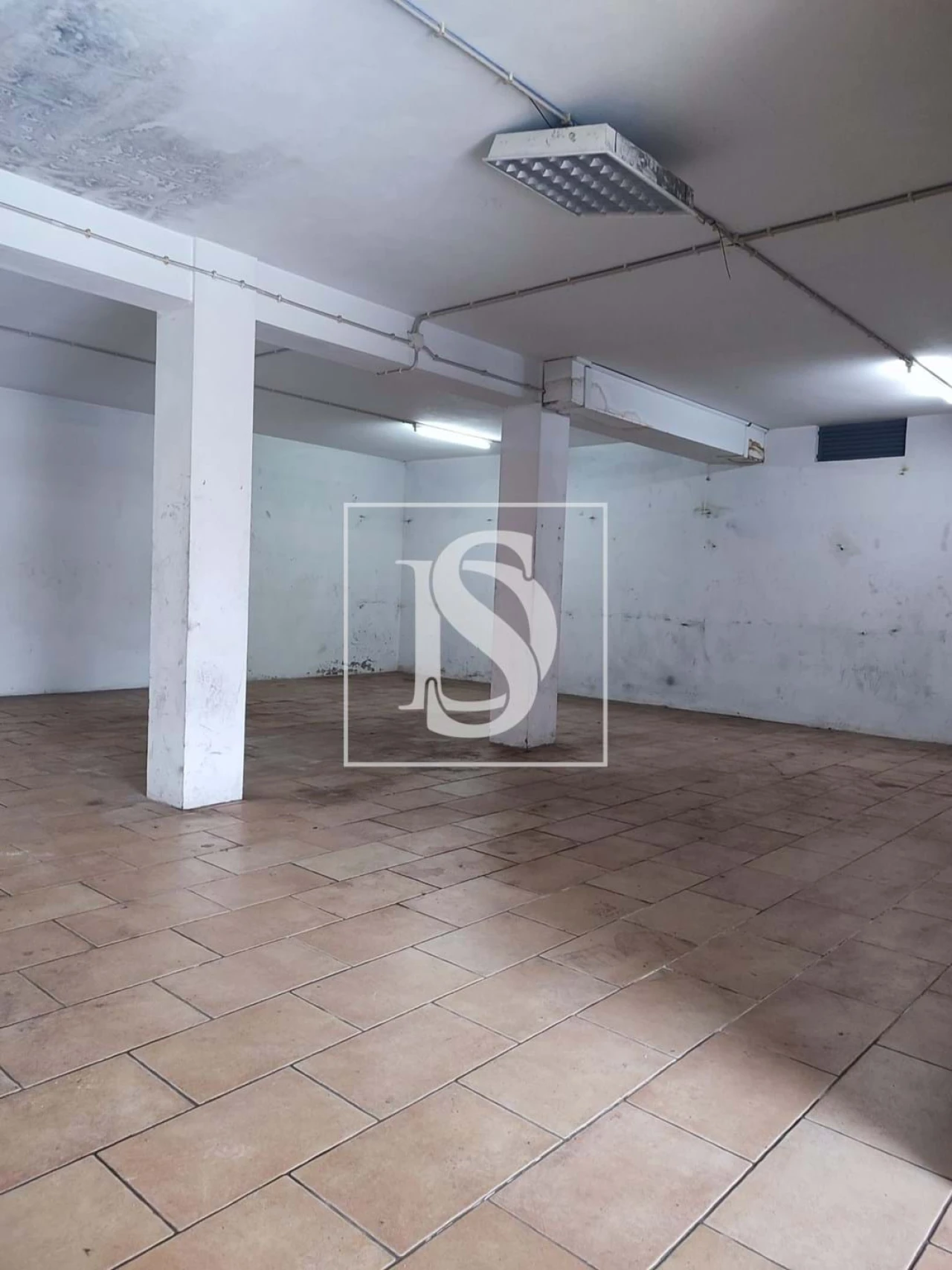 Armazém para Venda em Selho (São Cristovão) Foto 3