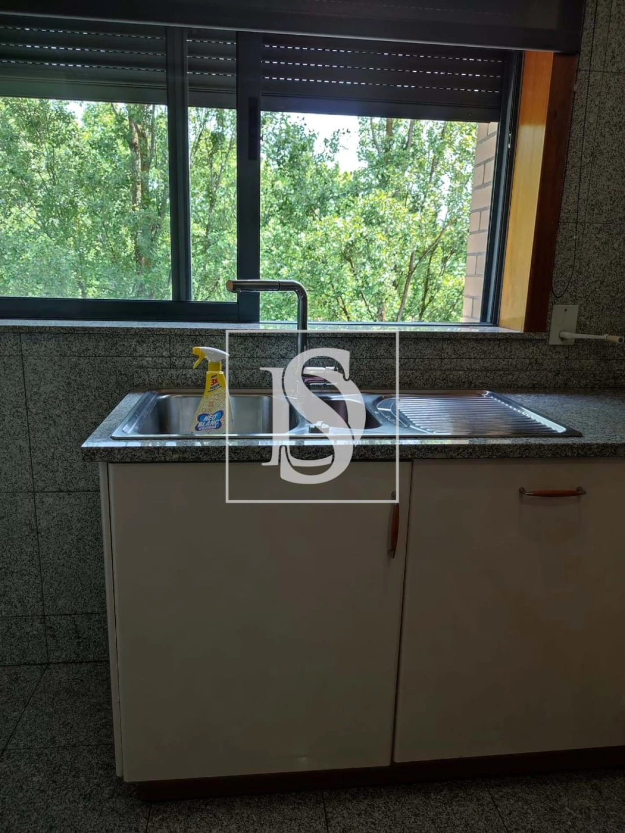 Apartamento T2 para Arrendamento em Creixomil Foto 3