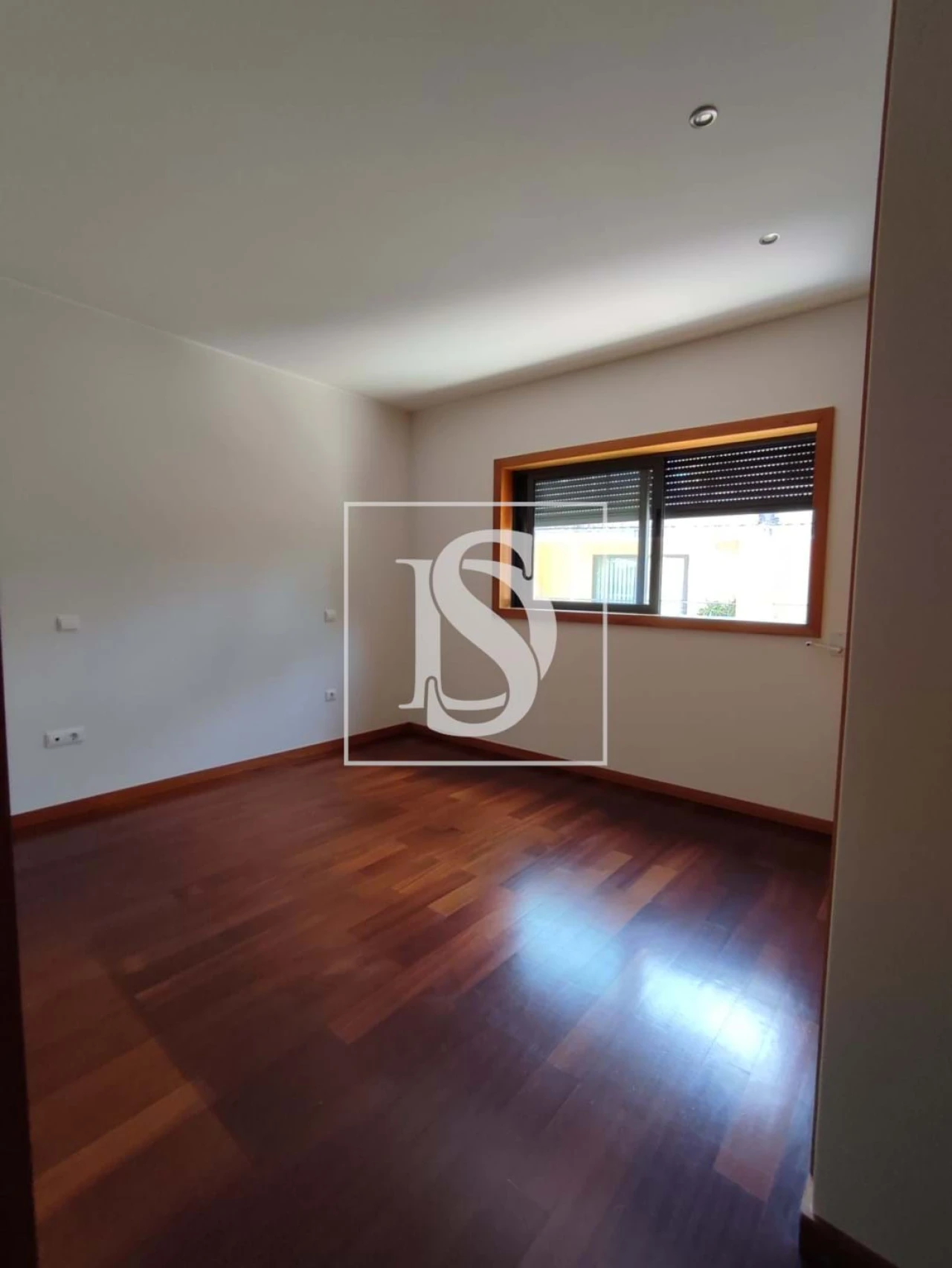 Apartamento T2 para Arrendamento em Creixomil Foto 9